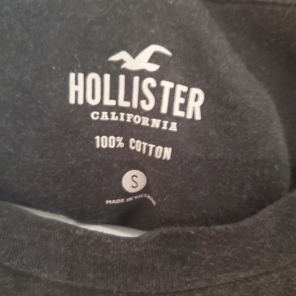 Hollister Long Sleeve - Picture 2 of 3